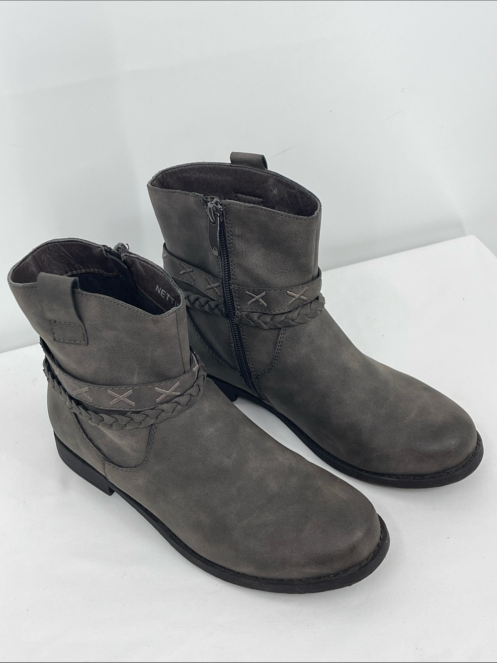 GC SHOES NETTIE WOMENS 7 Gray Braided Ankle Boots - Casual Winter Chelsea